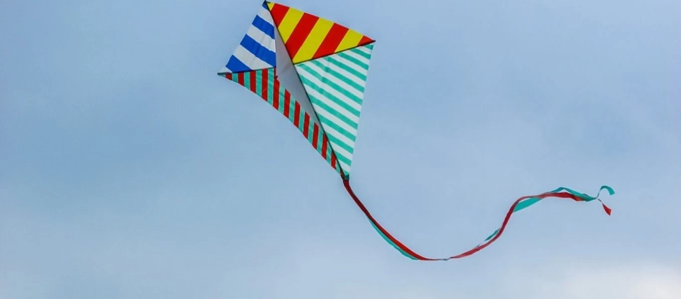 Συγκλονιστικές στιγμές για 3χρονο κοριτσάκι στην Ταϊβάν - Χαρταετός το σήκωσε ψηλά στον αέρα (βίντεο)